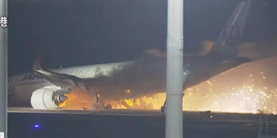 Στις φλόγες επιβατικό αεροπλάνο στο αεροδρόμιο του Τόκιο