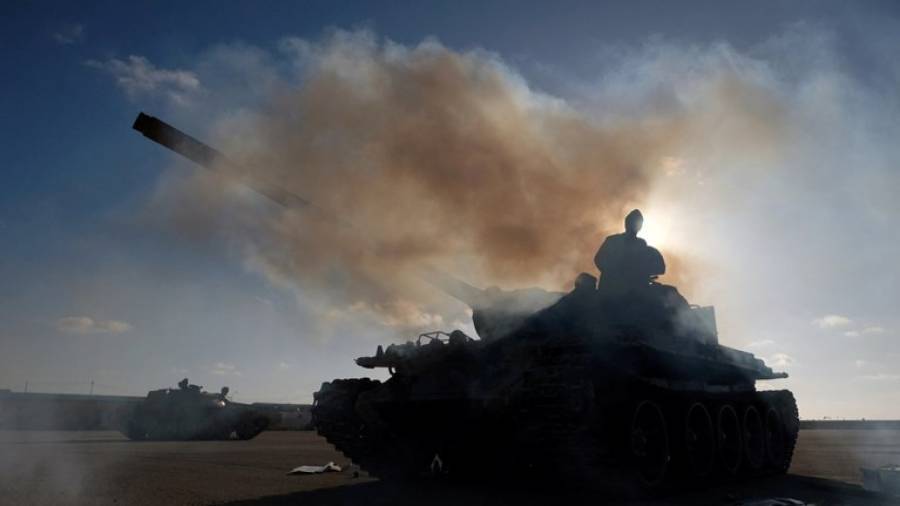 Μαίνονται οι συγκρούσεις στη Λιβύη: Ρουκέτες έπληξαν πάρκο στην Τρίπολη
