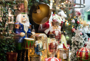 Χριστούγεννα στην Αθήνα: Window shopping στις στολισμένες βιτρίνες της πόλης