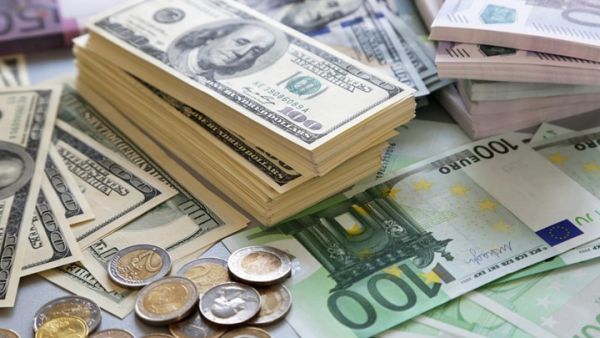 Αγορά συναλλάγματος: Υποχωρεί το δολάριο έναντι του ευρώ