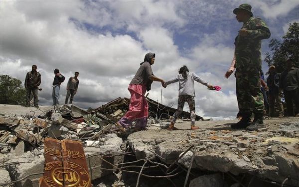 Ινδονησία: Φόβοι για θύματα μετά από σεισμό 6,5 Ρίχτερ