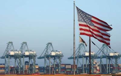 ΗΠΑ: Μειώθηκε,αλλά παραμένει κοντά σε επίπεδα ρεκόρ το εμπορικό έλλειμμα
