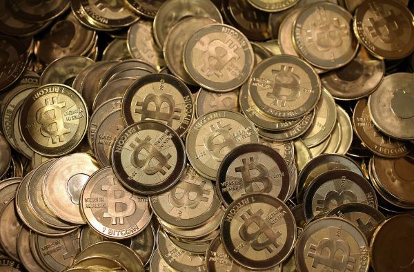 Το bitcoin έσπασε ρεκόρ: Πάνω από τα 3.500 δολάρια