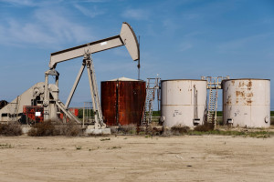 «Εκτοξεύεται» σχεδόν 2% λόγω Μεσανατολικού το πετρέλαιο-Ανεβαίνει το φυσικό αέριο