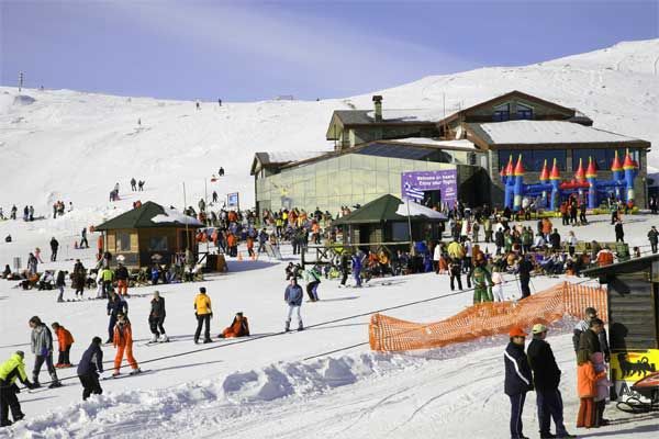Έναρξη λειτουργίας χιονοδρομικών κέντρων Παρνασσού και Βόρα-Καϊμακτσαλαν