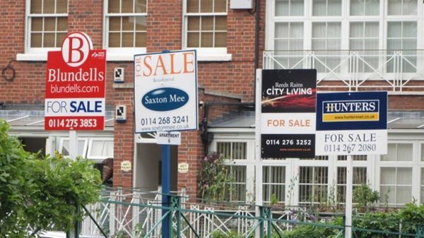 Βρετανία: Σε χαμηλό τεσσάρων ετών ο δείκτης τιμών κατοικιών