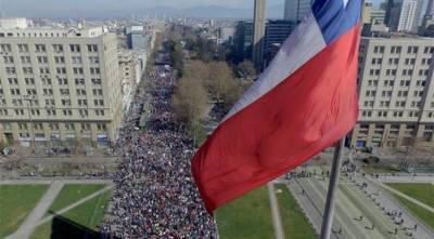 Χιλή: Κατεβάζει ταχύτητα η οικονομία λόγω της πολιτικής κρίσης