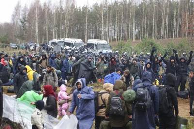 Χιλιάδες μετανάστες έγιναν «πιόνια» στο μπρα ντε φερ Λουκασένκο-Δύσης