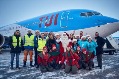 O Άγιος Βασίλης... βάπτισε το αεροσκάφος της TUI