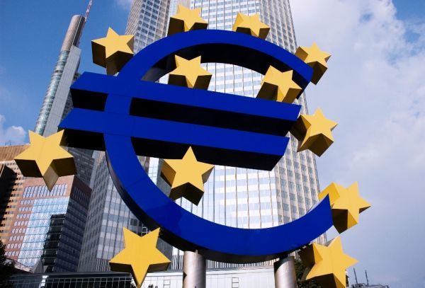 «Ρίχνει» τις προβλέψεις για τον πληθωρισμό η ΕΚΤ