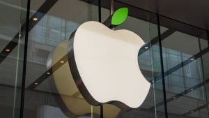 Apple vs Huawei: «Βουτιά» 24% στις πωλήσεις iPhone το 2024