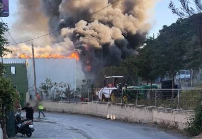 Μεγάλη πυρκαγιά ξέσπασε σε εργοστάσιο ελαιολάδου στο Ηράκλειο Κρήτης