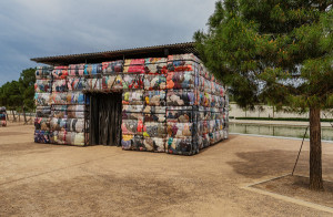 Return to Sender: Η Αφρικανική καλλιτεχνική κολεκτίβα NEST θέλει να μάθεις που καταλήγουν τα ρούχα που πετάς