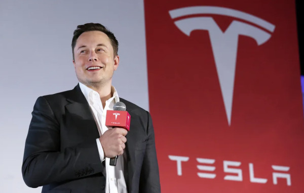 Οι προβλέψεις για εξασθένιση πωλήσεων «βυθίζουν» τις μετοχές της Tesla