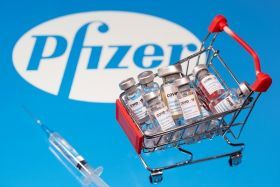 Στα σκαριά νέα συμφωνία ΕΕ-Pfizer για 1,8 δισ. δόσεις εμβολίου