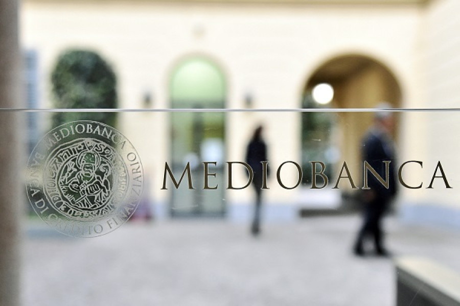 Η Mediobanca διαφοροποιείται σχετικά με τις ελληνικές τράπεζες