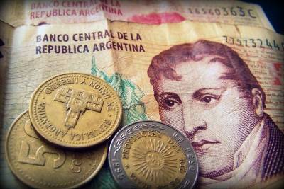 Σε ελεύθερη πτώση το πέσο της Αργεντινής