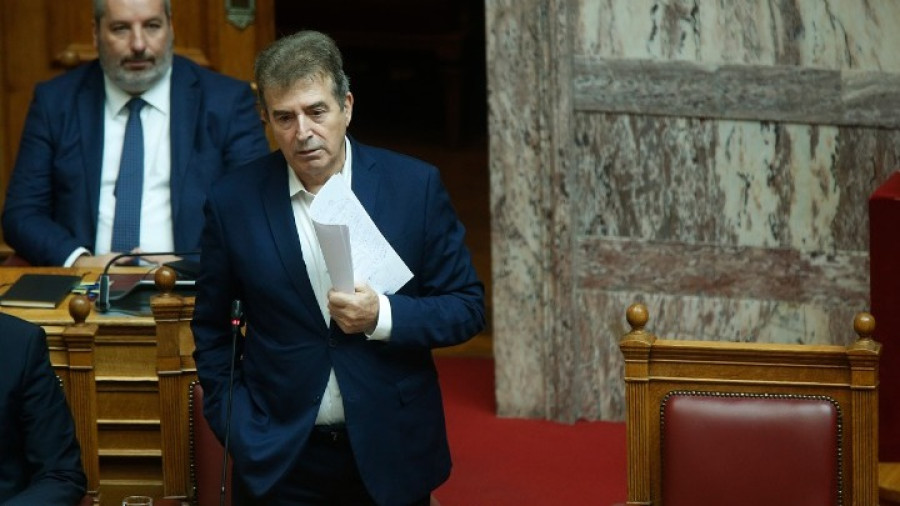 Χρυσοχοΐδης: Δεν παραιτήθηκε ο πρόεδρος του ΕΟΦ-Έληξε η θητεία του