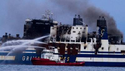 Euroferry Olympia: Ανασύρθηκε σορός άνδρα από το φλεγόμενο πλοίο