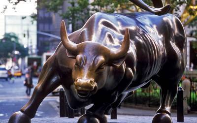 Wall Street: Dow Jones και S&amp;P 500 «απογειώθηκαν» σε νέα ιστορικά υψηλά