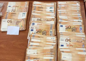 Μάνδρα: Κατασχέθηκε μεγάλος αριθμός όπλων και εκρηκτικών υλικών (photos)
