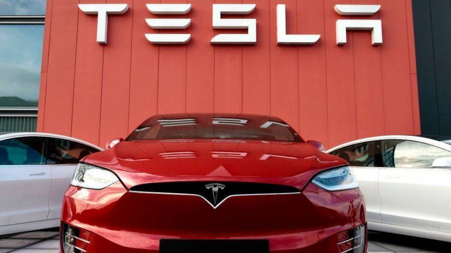 Tesla: Ρεκόρ πωλήσεων το τελευταίο τρίμηνο του 2021