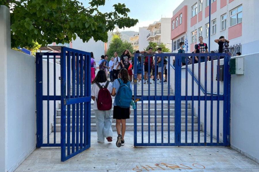 ΦΕΚ: Οι ώρες αποχώρησης των μαθητών από τα Δημοτικά σχολεία