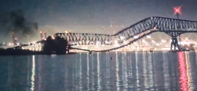 Βαλτιμόρη: Κατέρρευσε γέφυρα- Έπεσε επάνω της φορτηγό πλοίο! (video)