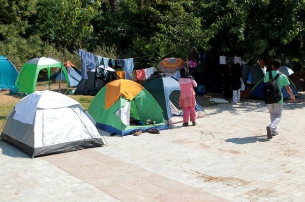 Φλαμπουράρης: Στον Ελαιώνα οι πρόσφυγες απ&#039;το Πεδίον του Άρεως