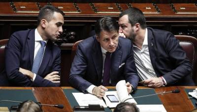 Ιταλία: Κόντε-Σαλβίνι τάσσονται υπέρ της μείωσης φόρων