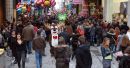 Χριστουγεννιάτικη αγορά: Πλημμύρισαν από κόσμο οι εμπορικοί δρόμοι