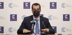 Κορονοϊός: Ο Πλεύρης ανακοινώνει νέα μέτρα, σε φόντο 6.000 κρουσμάτων