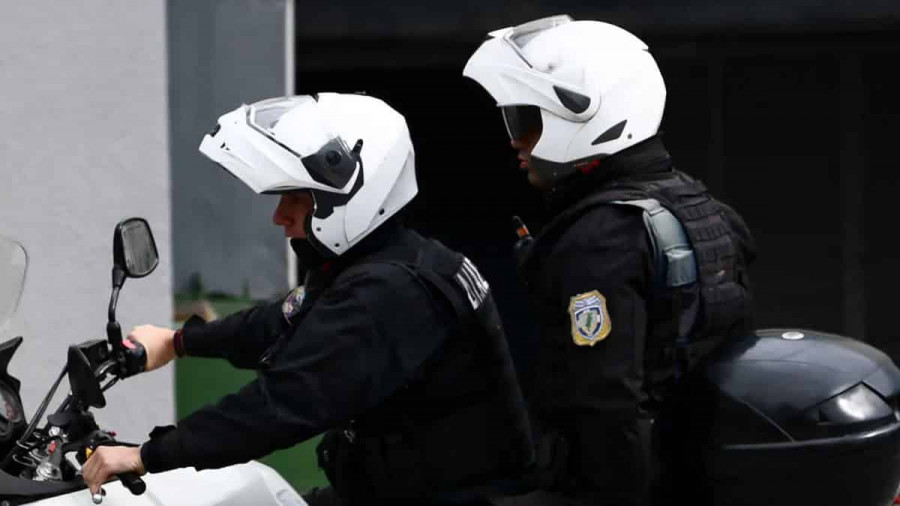 Περιστέρι: Εμβόλισε μηχανή της ΔΙΑΣ και τραυμάτισε αστυνομικούς σε έλεγχο