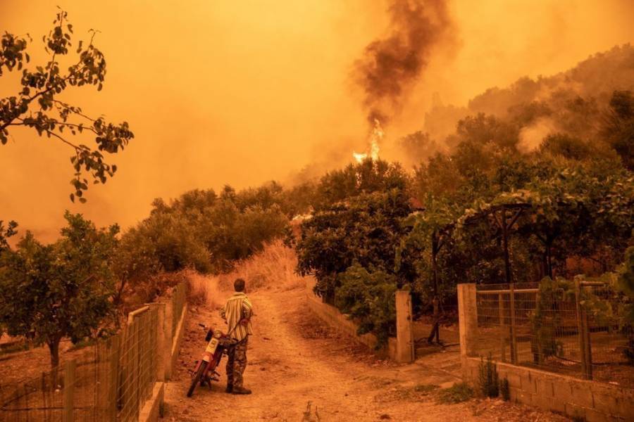 Σε εξέλιξη πυρκαγιές στη Γορτυνία-Στην είσοδο Νεοχωρίου η φωτιά