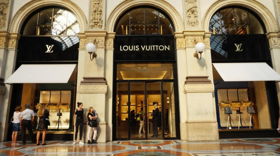 Ο όμιλος Louis Vuitton προχωρά στην επαναγορά μετοχών €1,5 δισ.