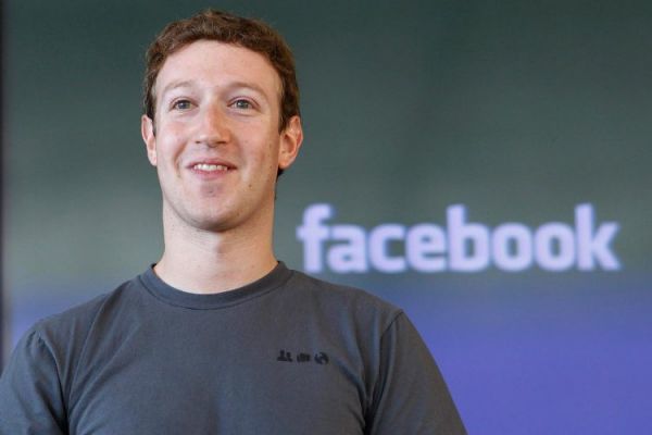 Διελκυστίνδα Facebook - Λονδίνου για την Cambridge Analytica