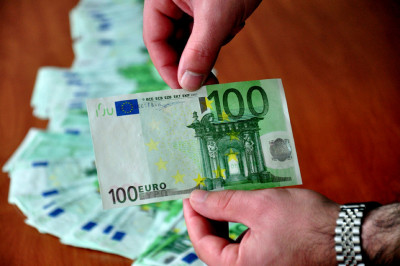 Πλαστά χαρτονομίσματα των 100 ευρώ εντοπίστηκαν στην Πιερία