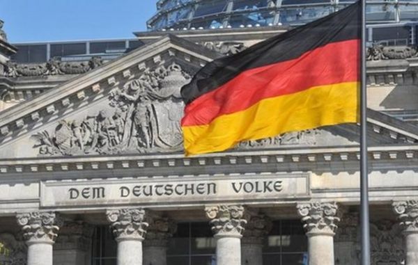 Γερμανία: Εμφάνισε πλεόνασμα 5-7 δισ. παρά τις προσφυγικές δαπάνες
