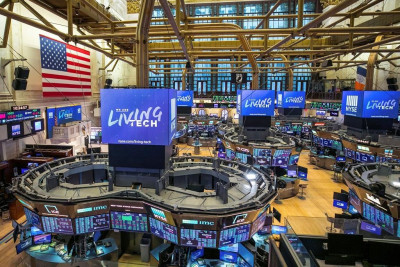 Συνεχίζεται το ράλι στη Wall Street μετά τα χθεσινά ρεκόρ