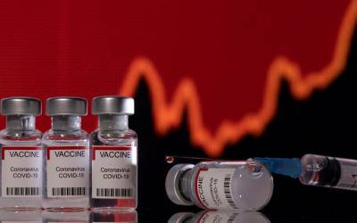 ΠΟΥ: Πιθανόν λιγότερο αποτελεσματικά κατά της Όμικρον τα εμβόλια
