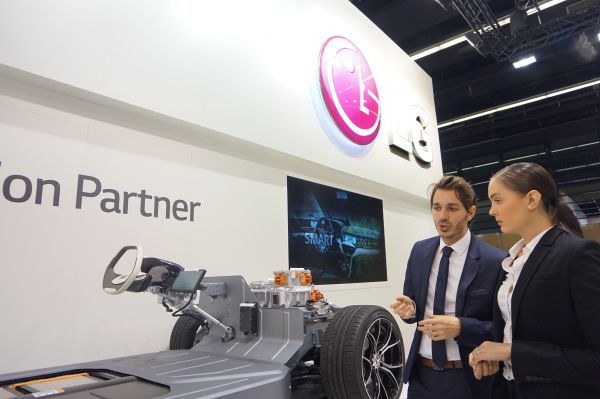 Η LG αποκαλύπτει τη νέα γενιά τεχνολογίας OLED στο Frankfurt Motor Show