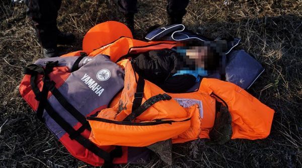 Γροθιά στο στομάχι: Το νεκρό προσφυγόπουλο στη Λέσβο