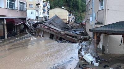 Τουρκία: Τουλάχιστον 17 νεκροί από τις πλημμύρες- Κατάρρευση κτιρίων