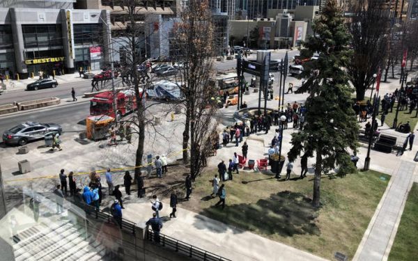Τορόντο: Φορτηγάκι έπεσε πάνω σε πεζούς- Εννέα νεκροί