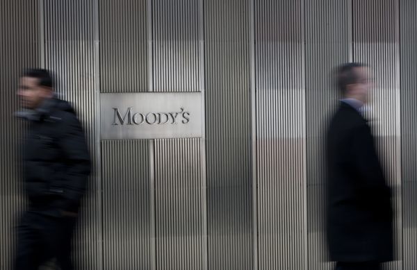 Moody’s: Πώς πρέπει να κινηθούν οι ελληνικές συστημικές τράπεζες