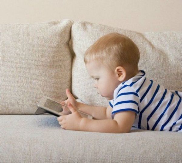 Πώς θα κρατήσετε τα παιδιά μακριά από smartphones και tablets