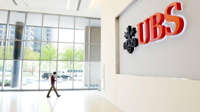 UBS: Tα θετικά μηνύματα από επαφές με τραπεζίτες στην Αθήνα