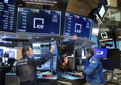 Τρίτη διαδοχική εβδομάδα κερδών με τεχνολογικό «ράλι» στη Wall Street