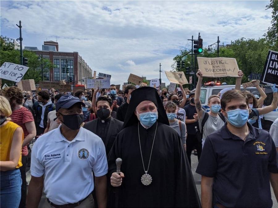 Σε διαδήλωση για τη δολοφονία Φλόιντ ο Αρχιεπίσκοπος Αμερικής Ελπιδοφόρος