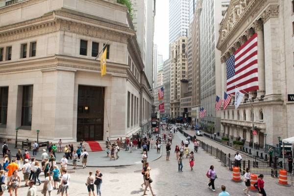 Η Apple ρίχνει τη Wall Street στο κόκκινο